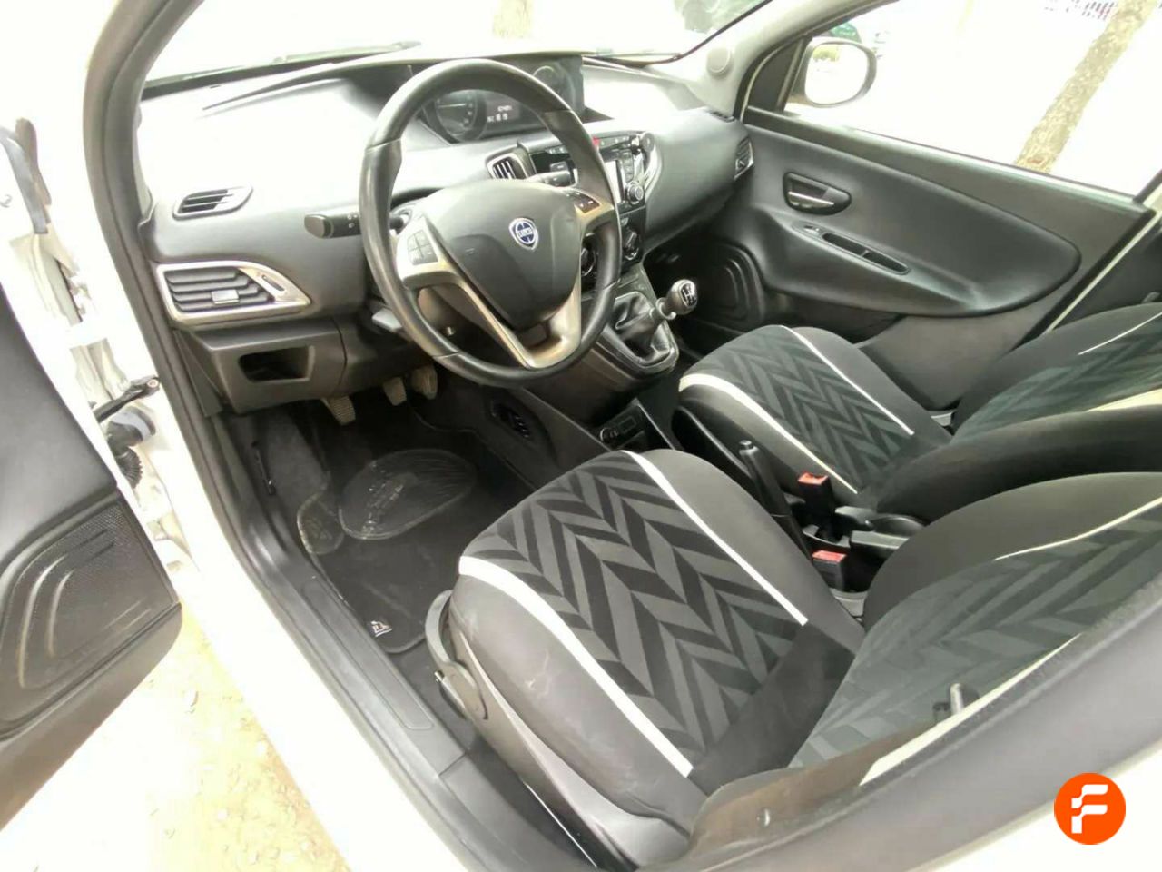 Foto Lancia Ypsilon 26