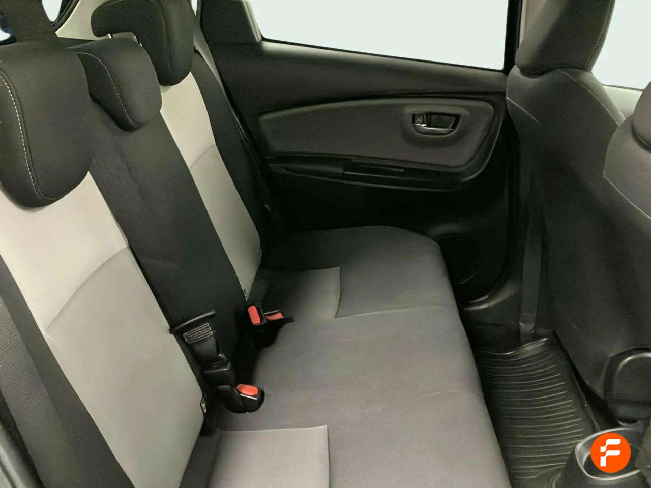 Foto Toyota Yaris 17