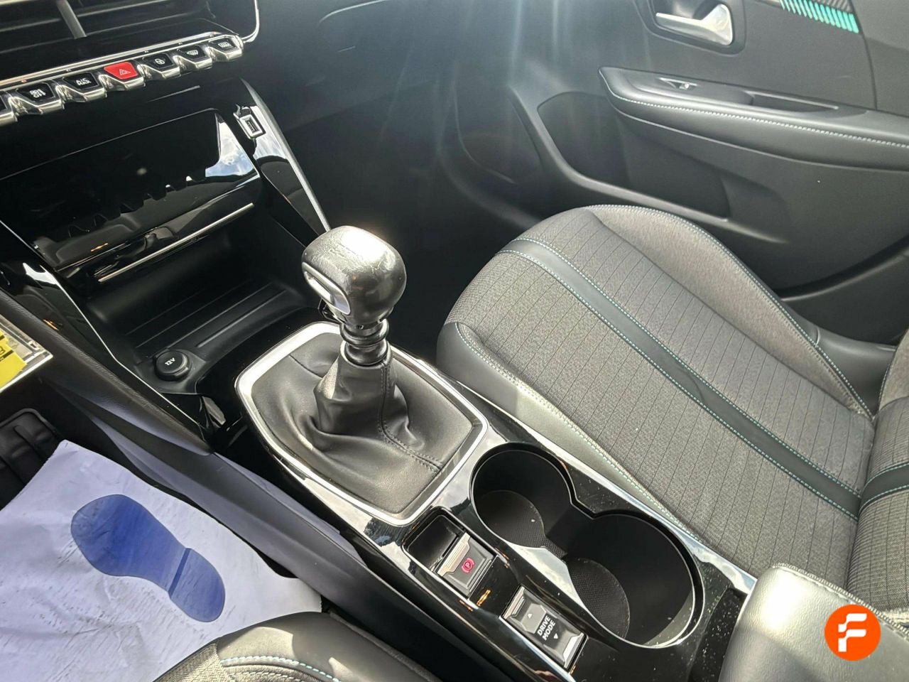 Foto Peugeot 208 17