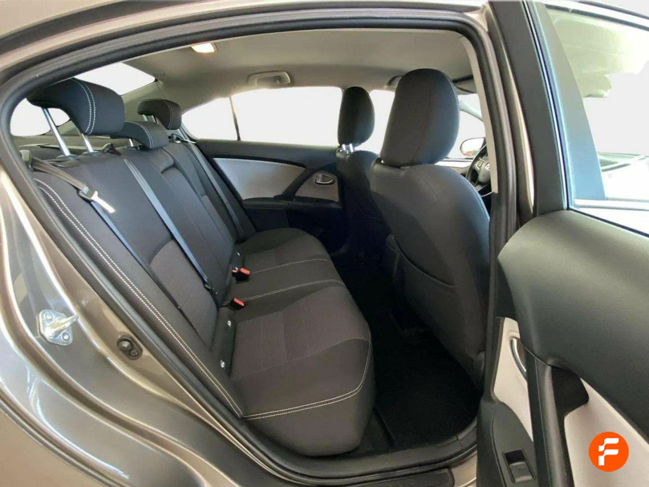 Foto Toyota Avensis 12