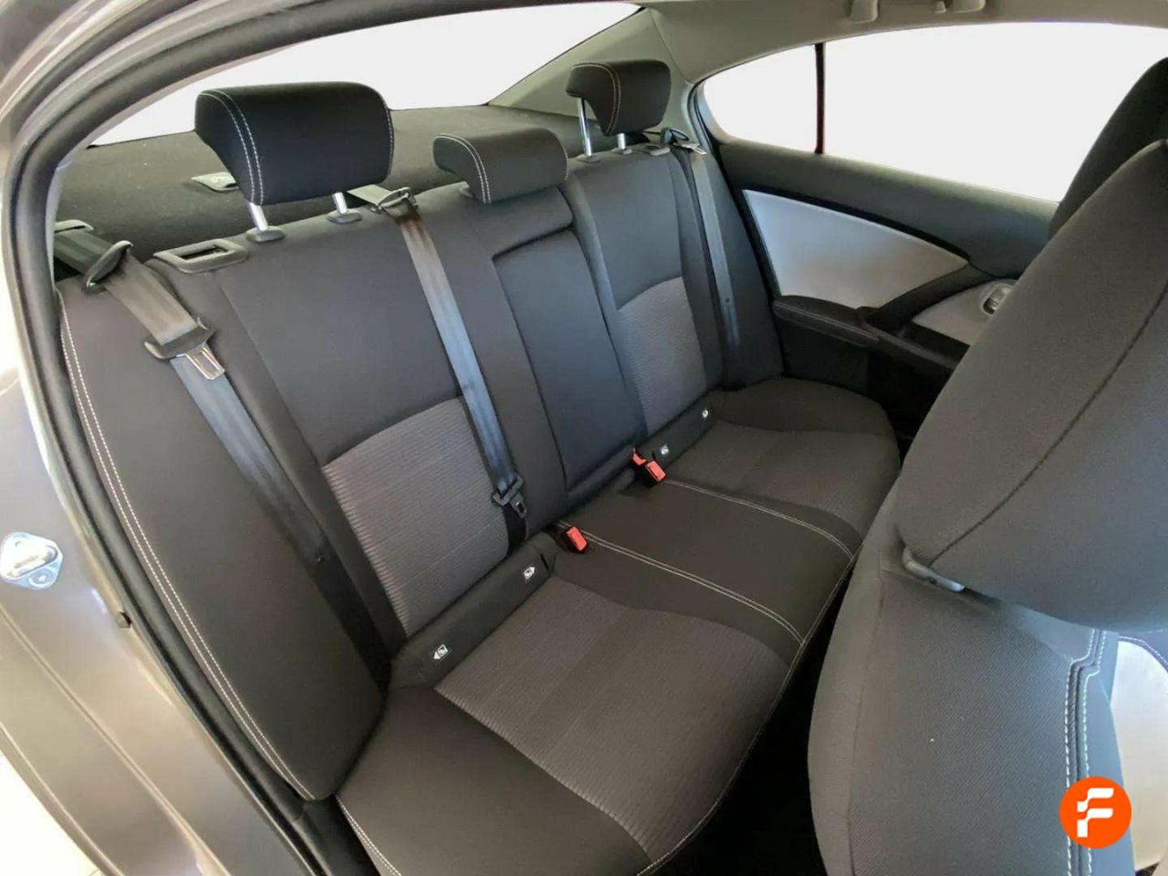 Foto Toyota Avensis 13