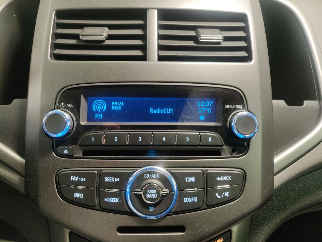 Foto Chevrolet Aveo 15