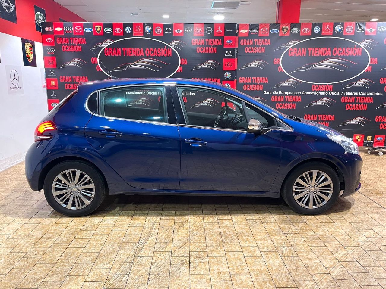 Foto Peugeot 208 8