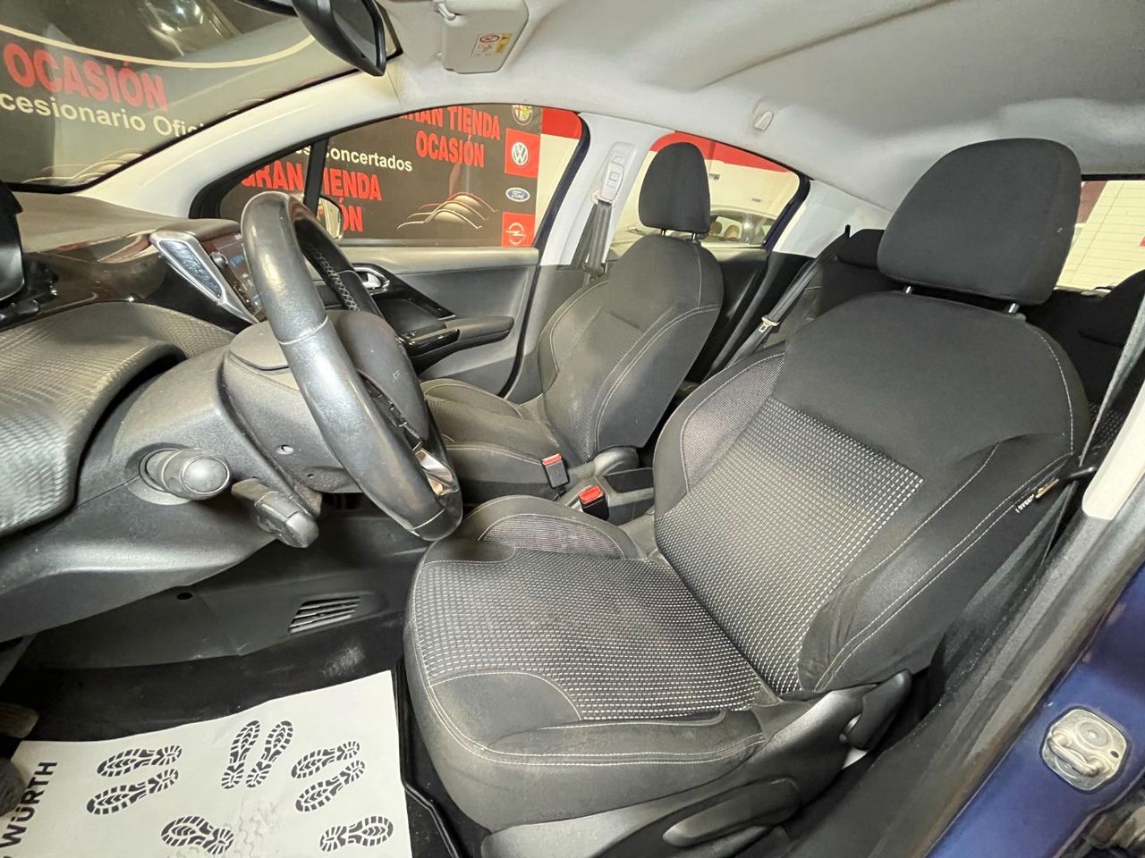 Foto Peugeot 208 10