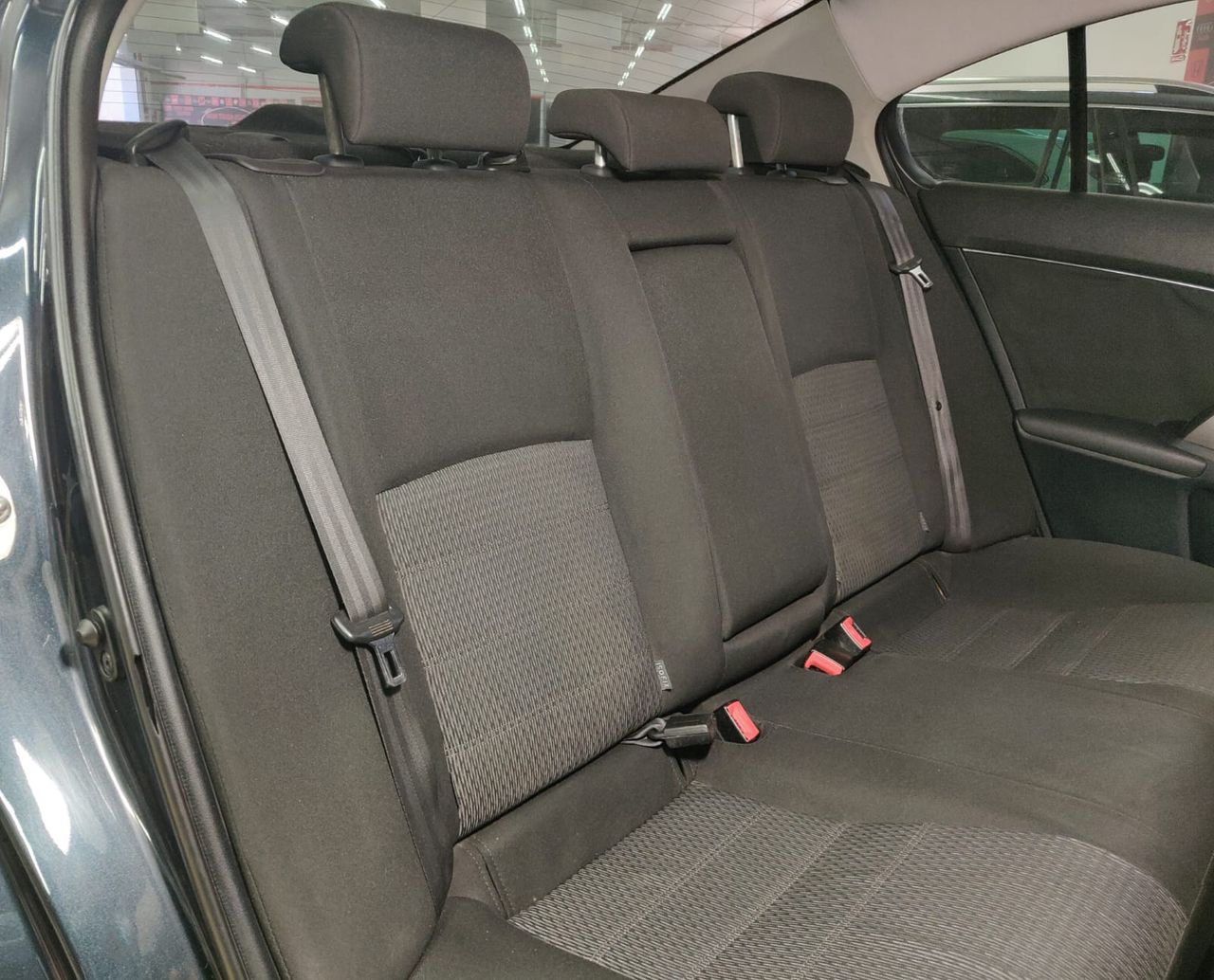 Foto Toyota Avensis 27
