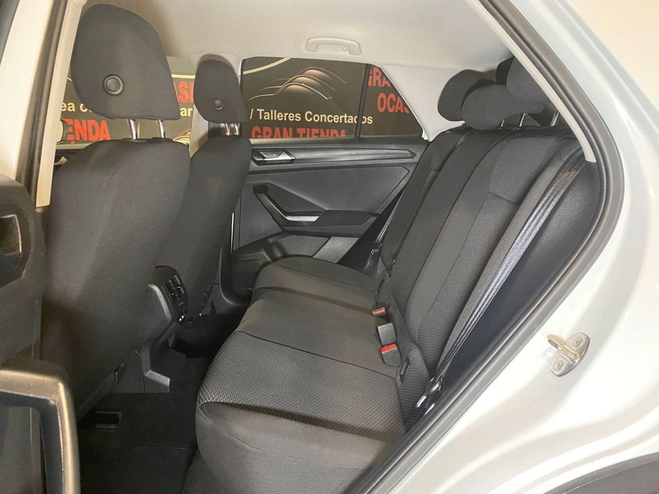 Foto Volkswagen T-Roc 10