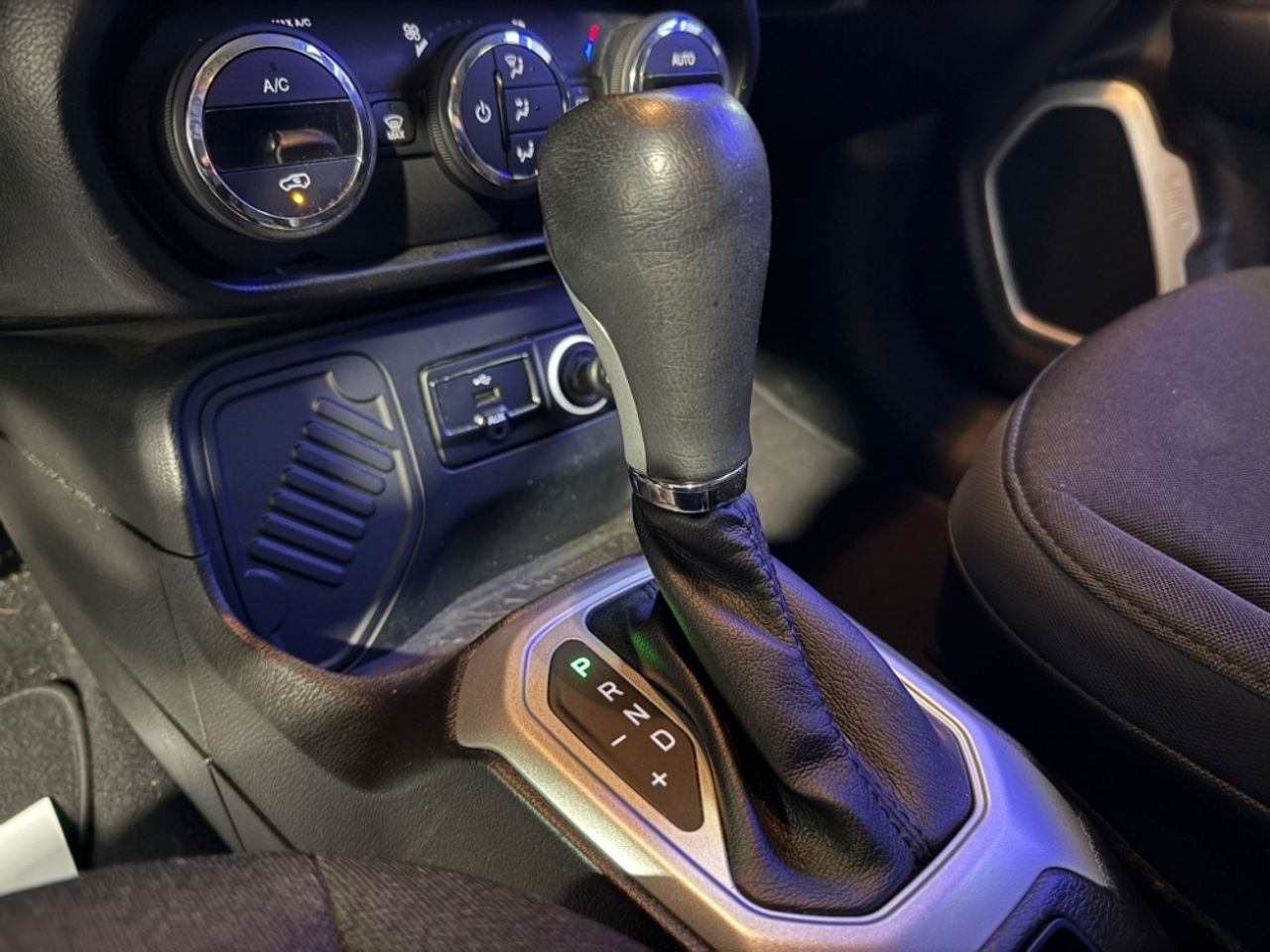Foto Jeep Renegade 16