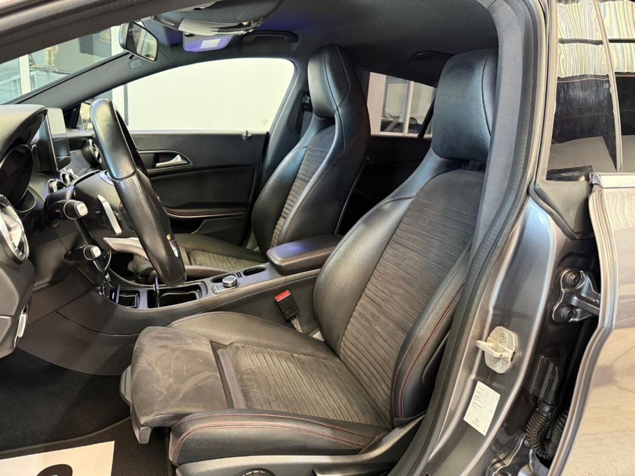 Foto Mercedes-Benz Clase CLA 11