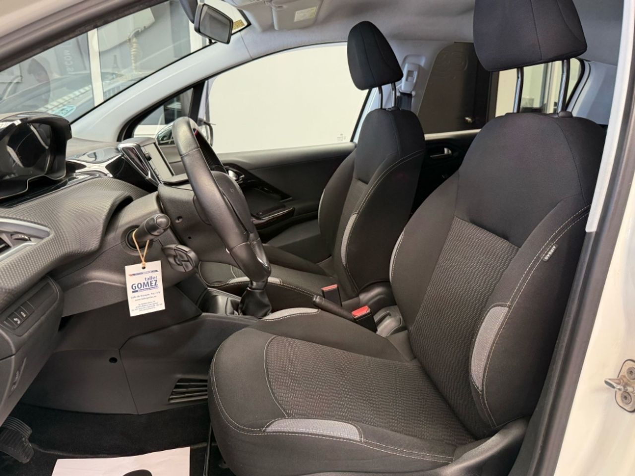 Foto Peugeot 208 14