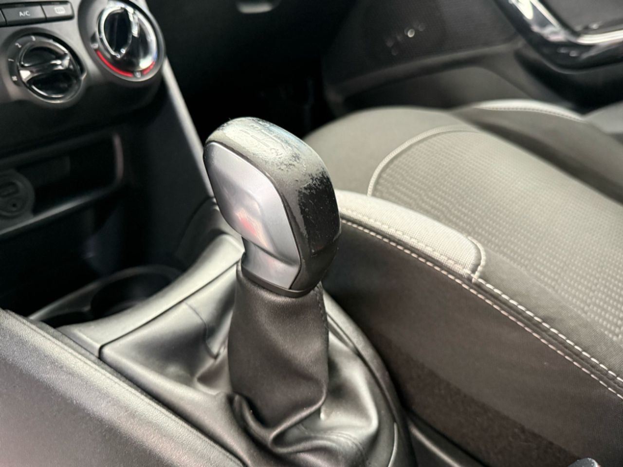 Foto Peugeot 208 19