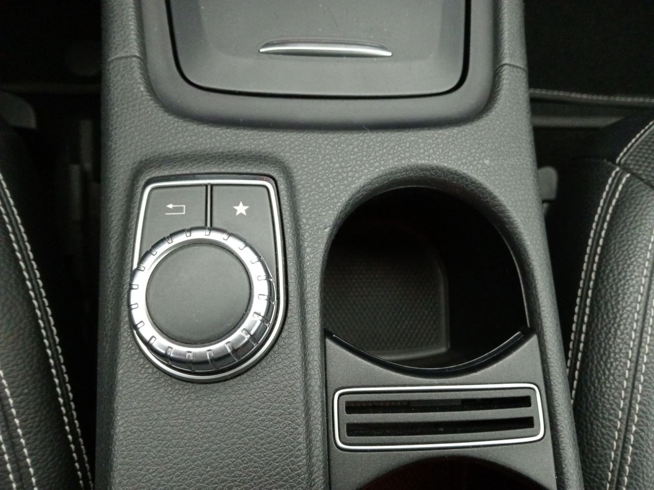 Foto Mercedes-Benz Clase CLA 11