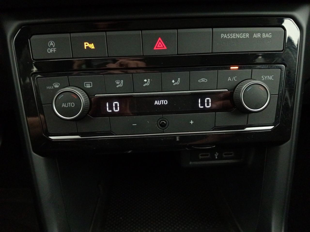 Foto Volkswagen T-Cross 13