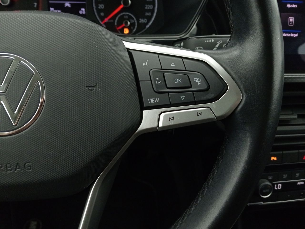 Foto Volkswagen T-Cross 16