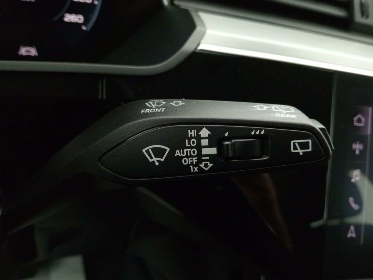 Foto Audi E-tron 18