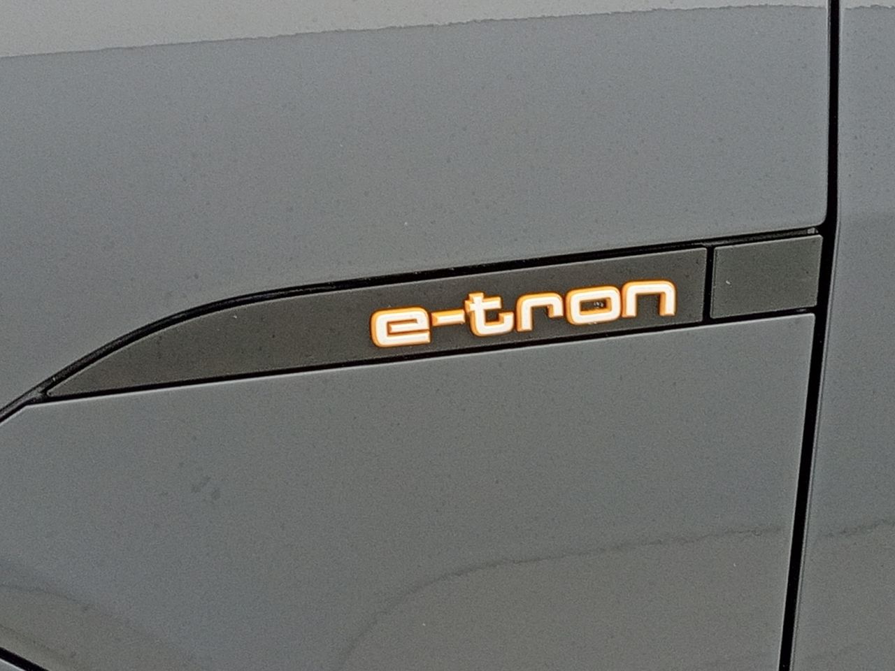 Foto Audi E-tron 30