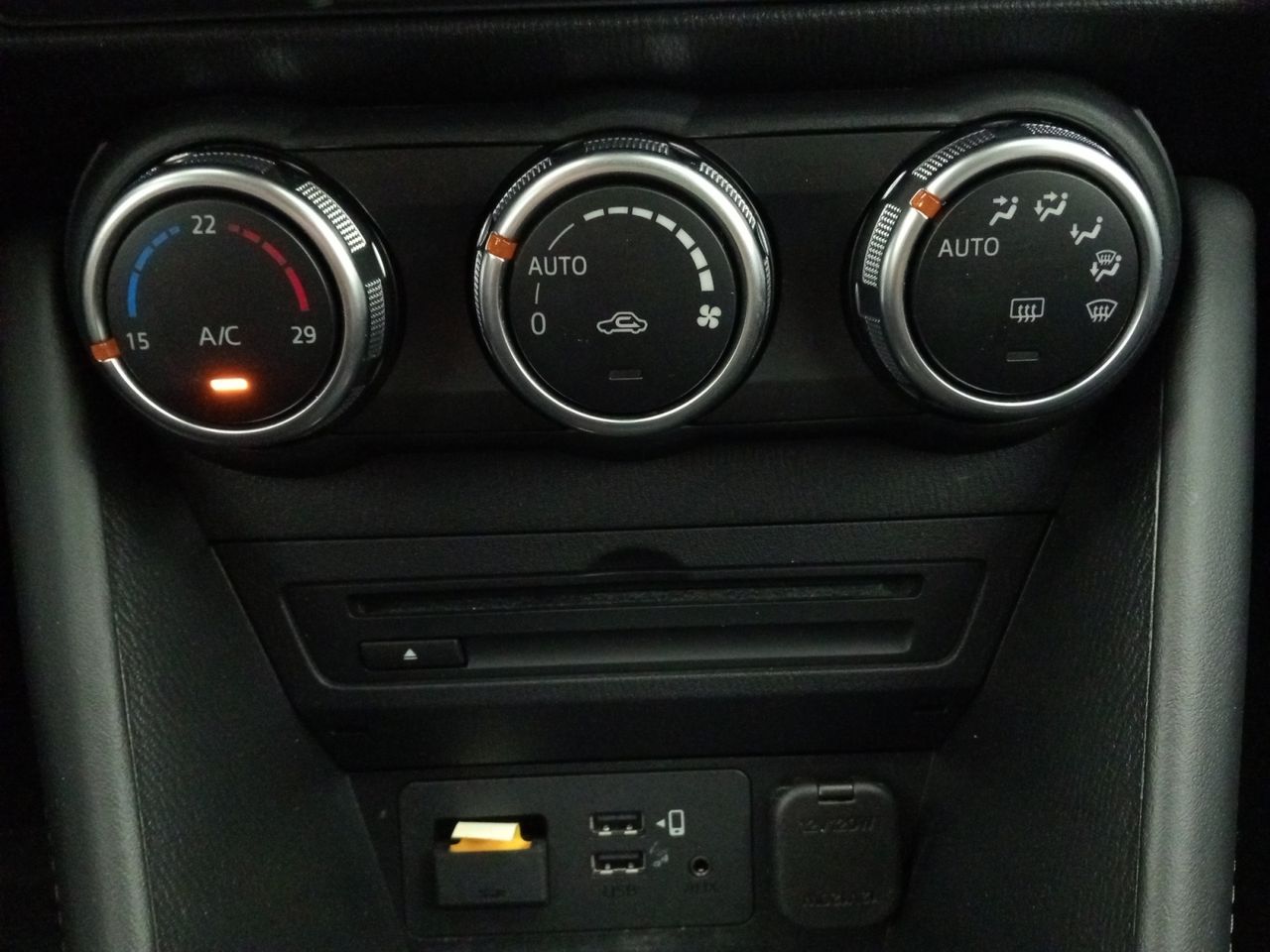Foto Mazda CX-3 14
