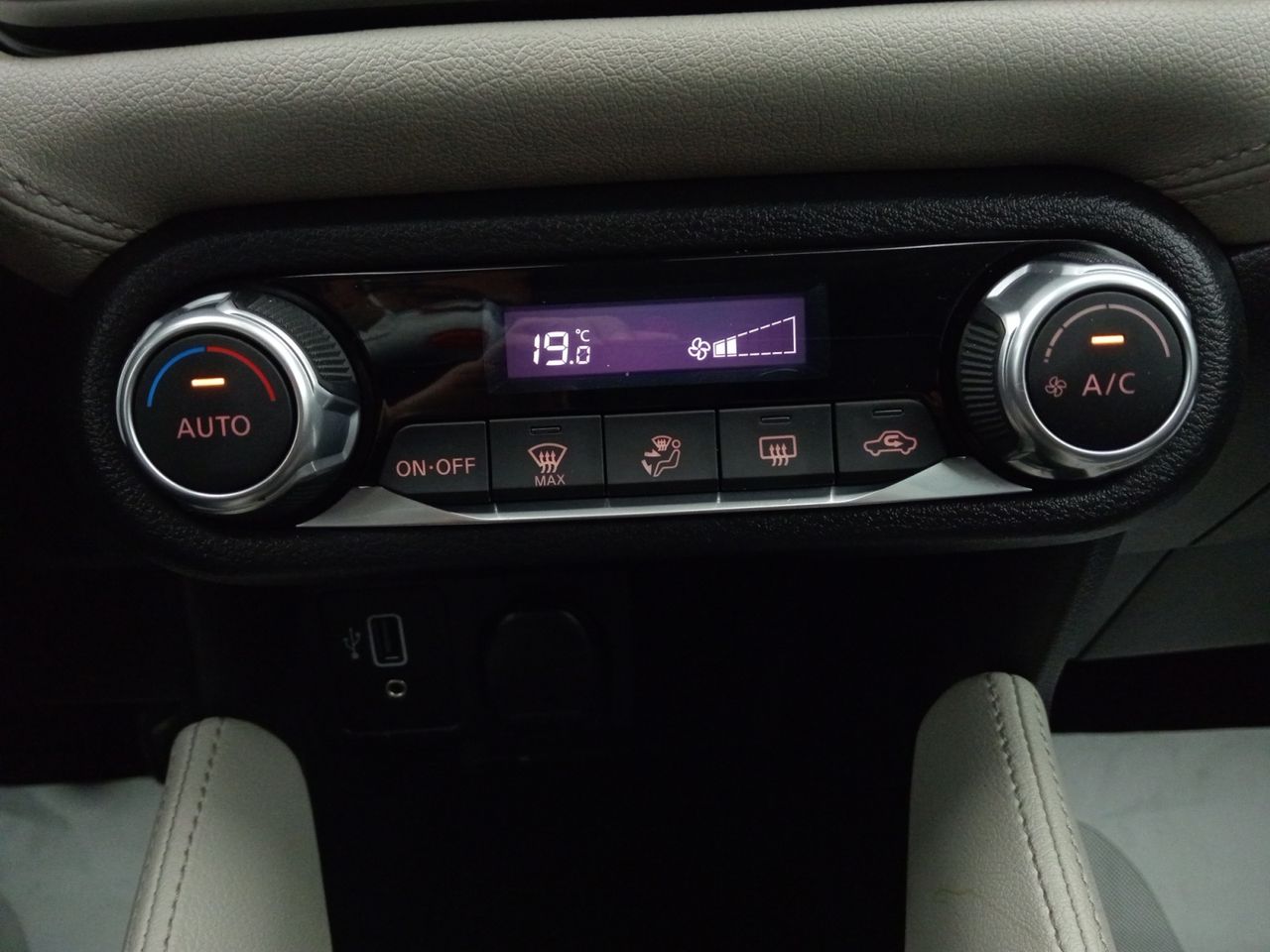 Foto Nissan Micra 14