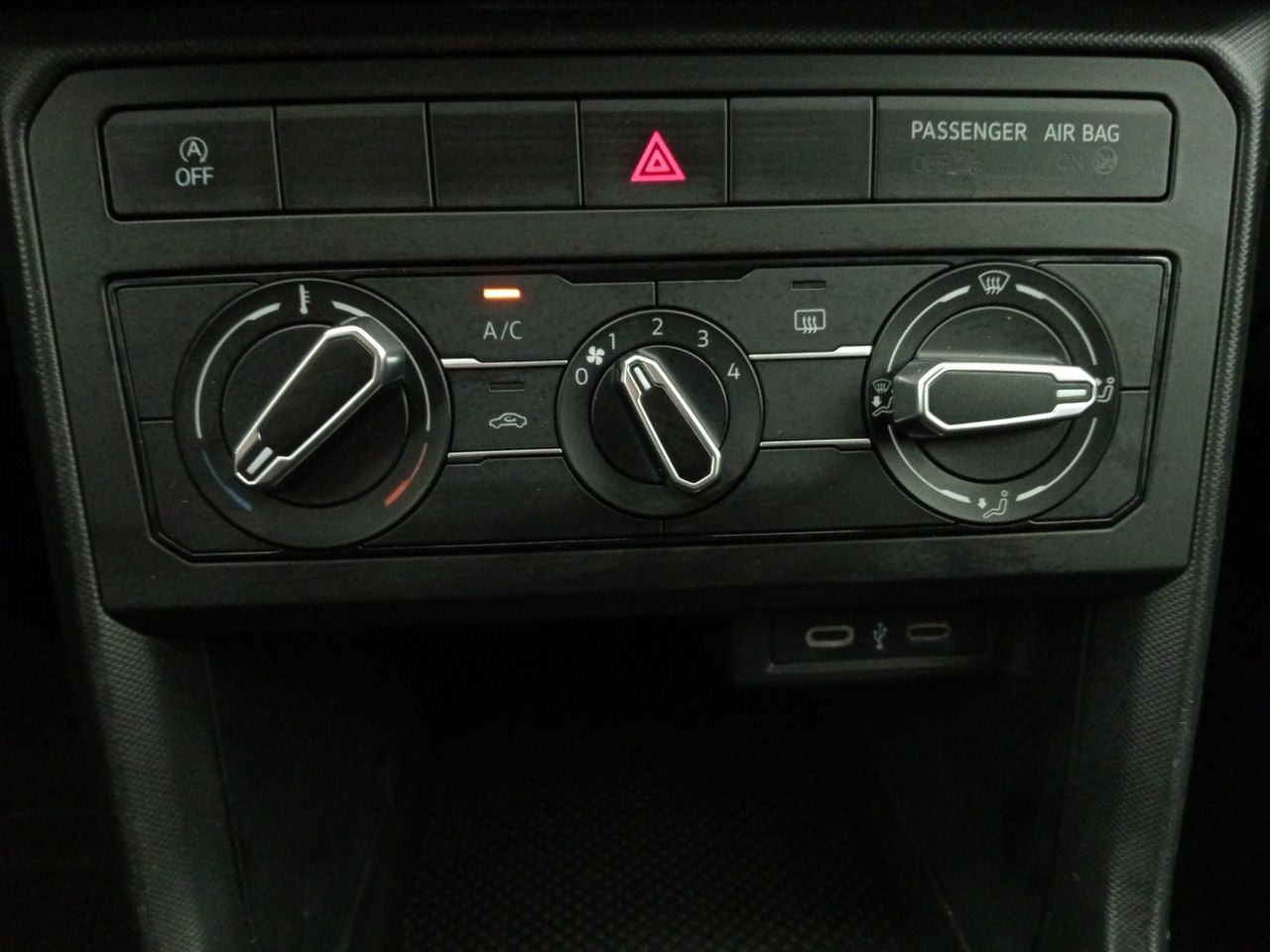 Foto Volkswagen T-Cross 12
