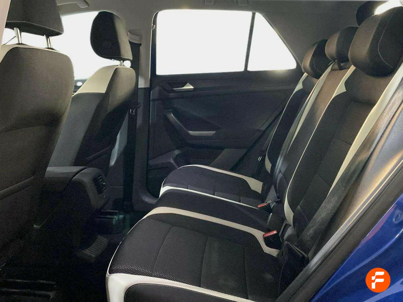 Foto Volkswagen T-Roc 12