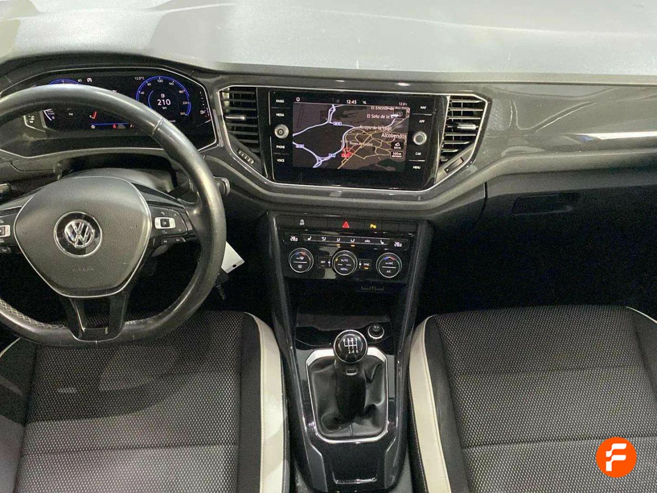 Foto Volkswagen T-Roc 15