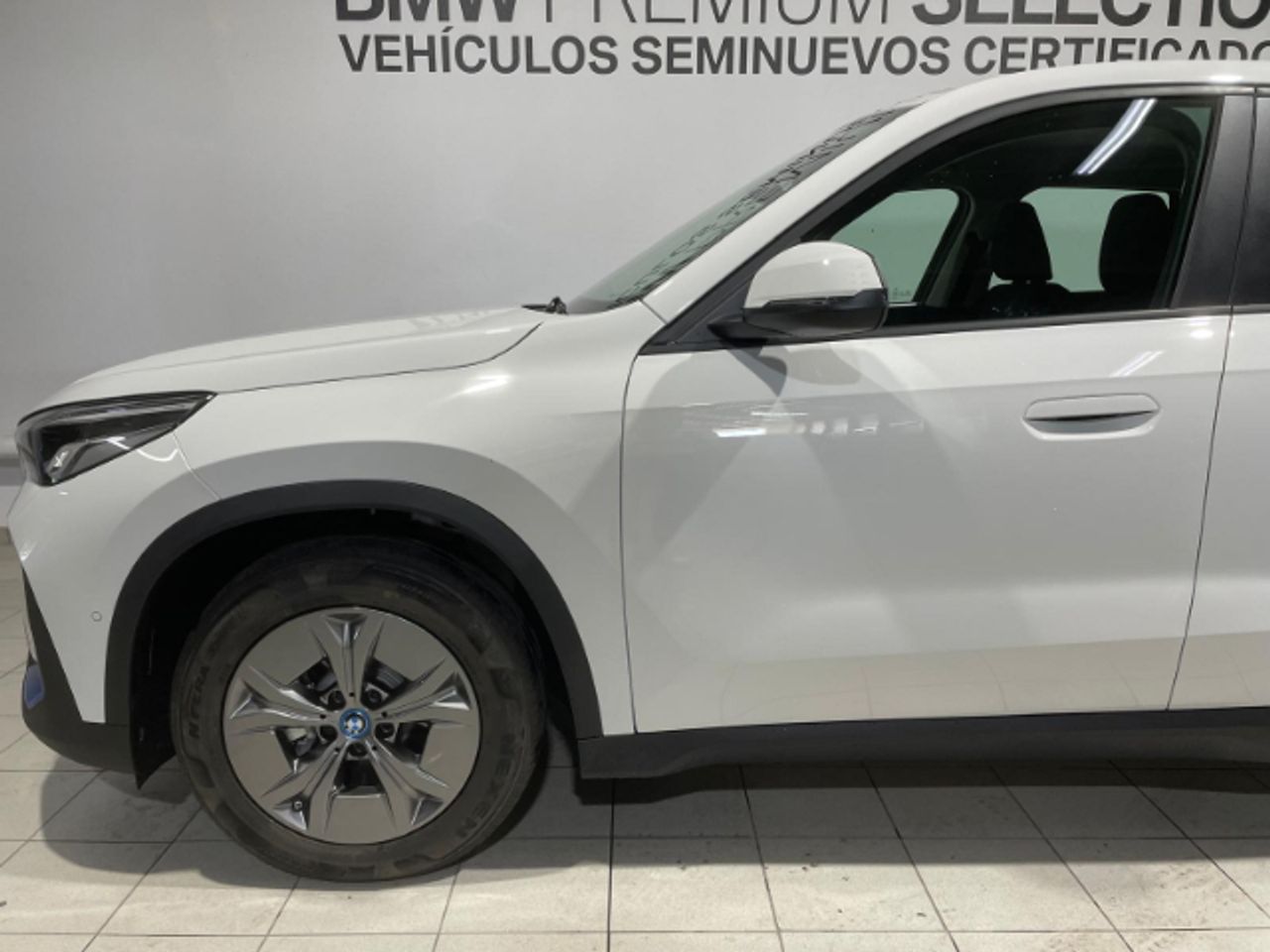 Foto BMW iX1 13