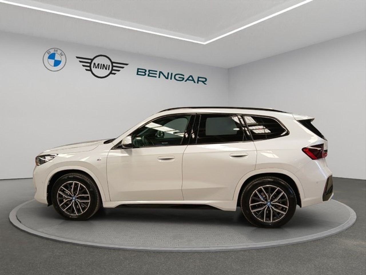 Foto BMW iX1 3