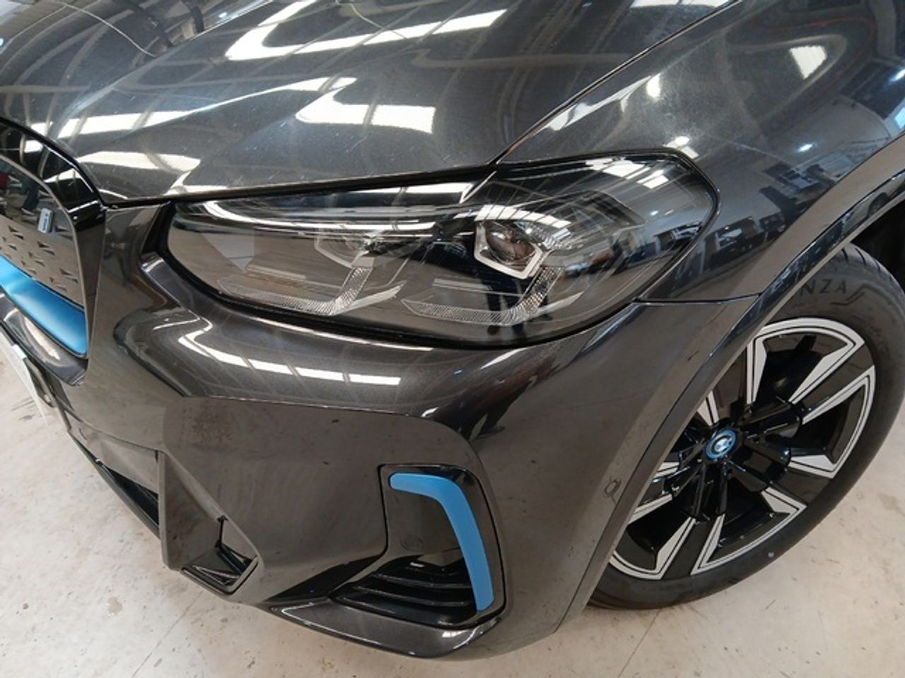 Foto BMW iX3 6