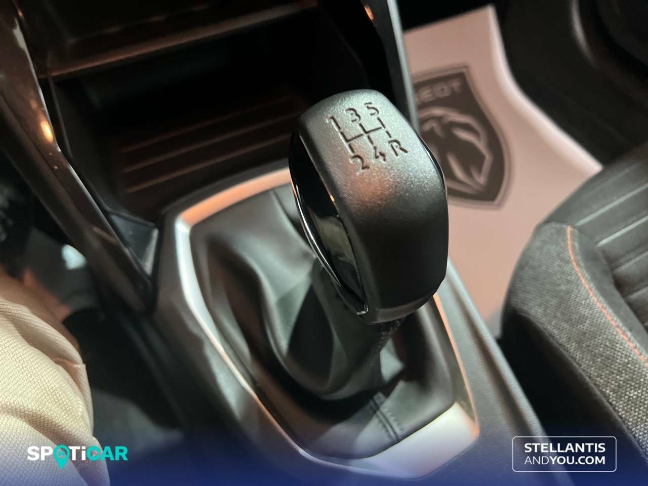 Foto Peugeot 208 13