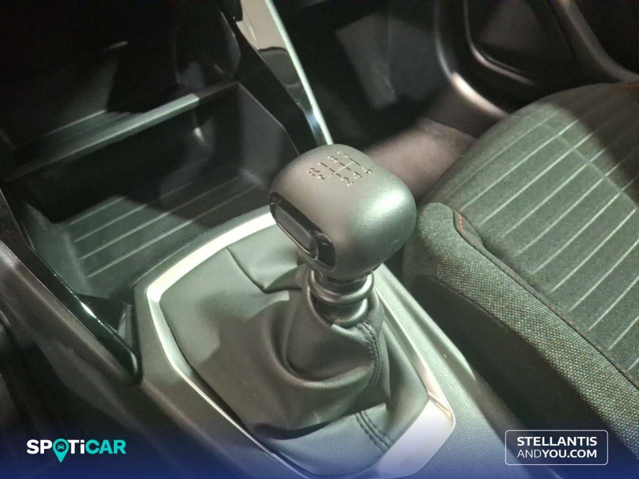Foto Peugeot 208 12