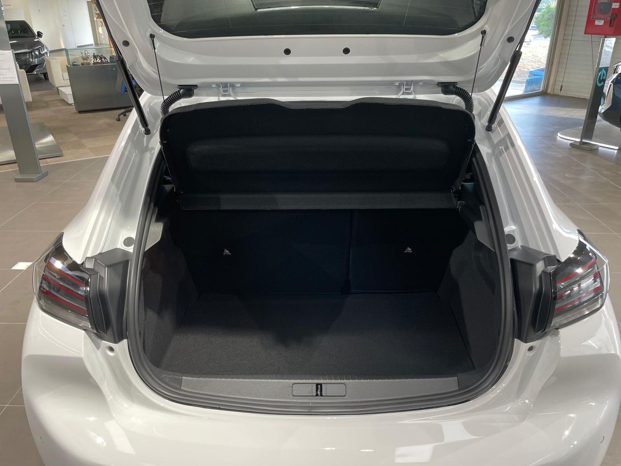 Foto Peugeot 208 11
