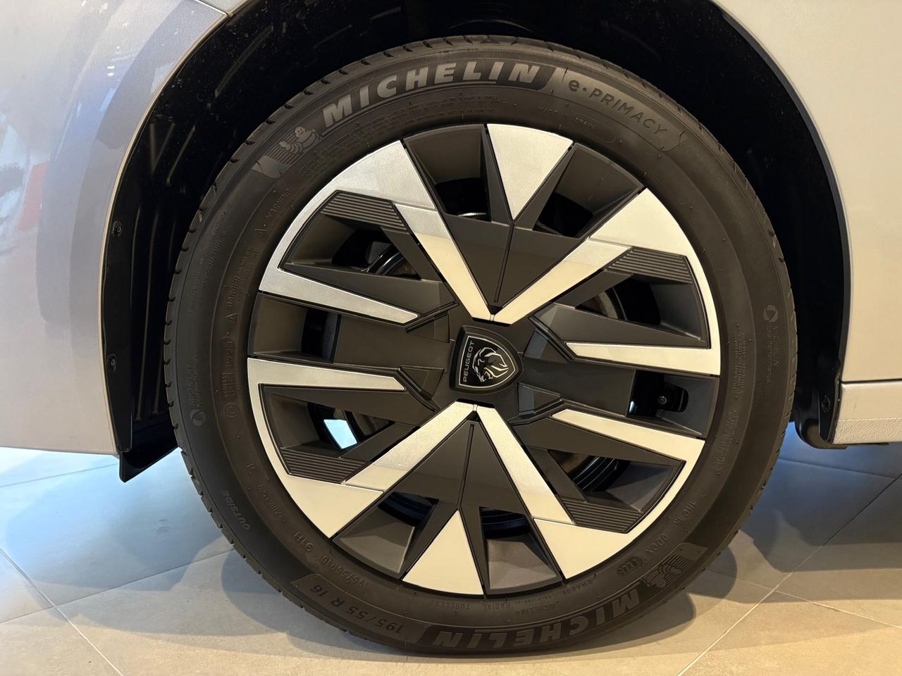 Foto Peugeot 208 5