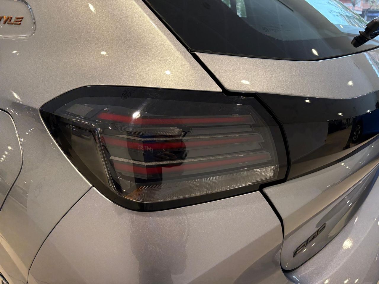 Foto Peugeot 208 8