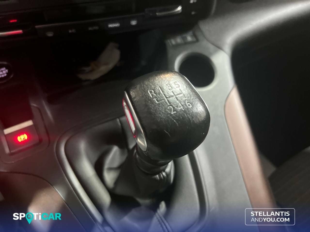 Foto Peugeot Rifter 12