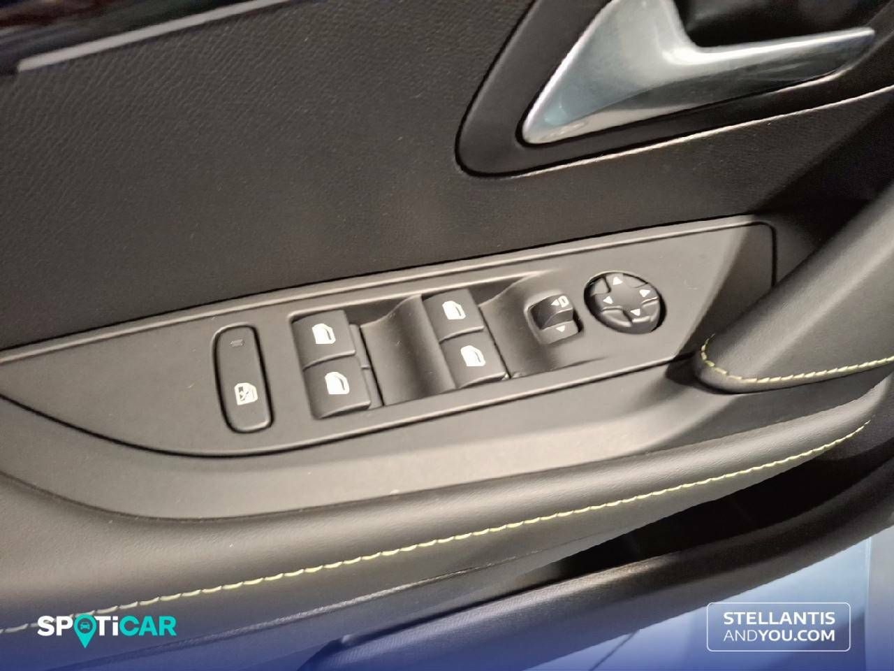 Foto Peugeot 208 12