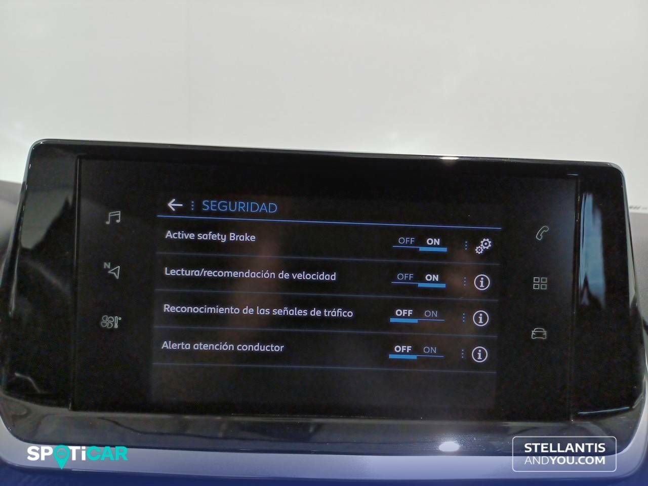 Foto Peugeot 208 22