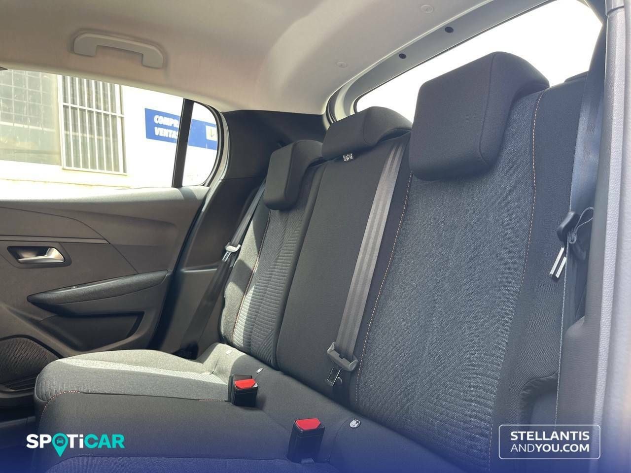 Foto Peugeot 208 10
