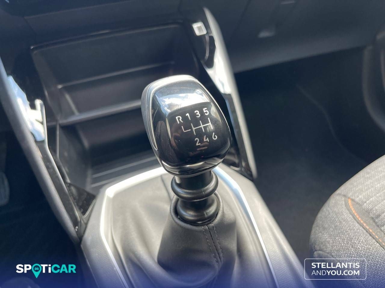 Foto Peugeot 208 12