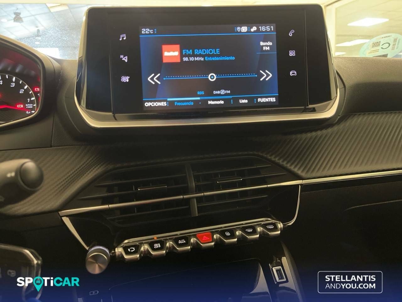 Foto Peugeot 208 16