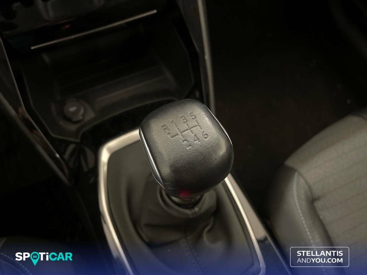 Foto Peugeot 208 12