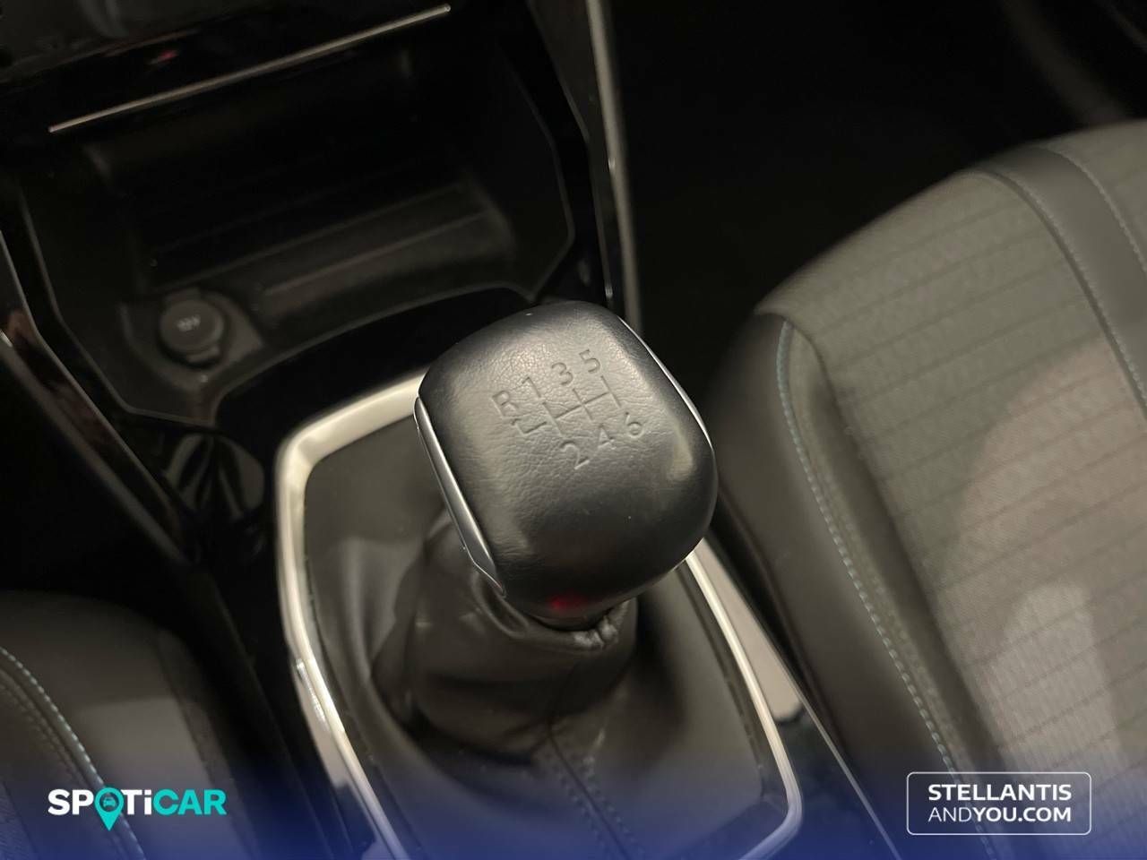 Foto Peugeot 208 12