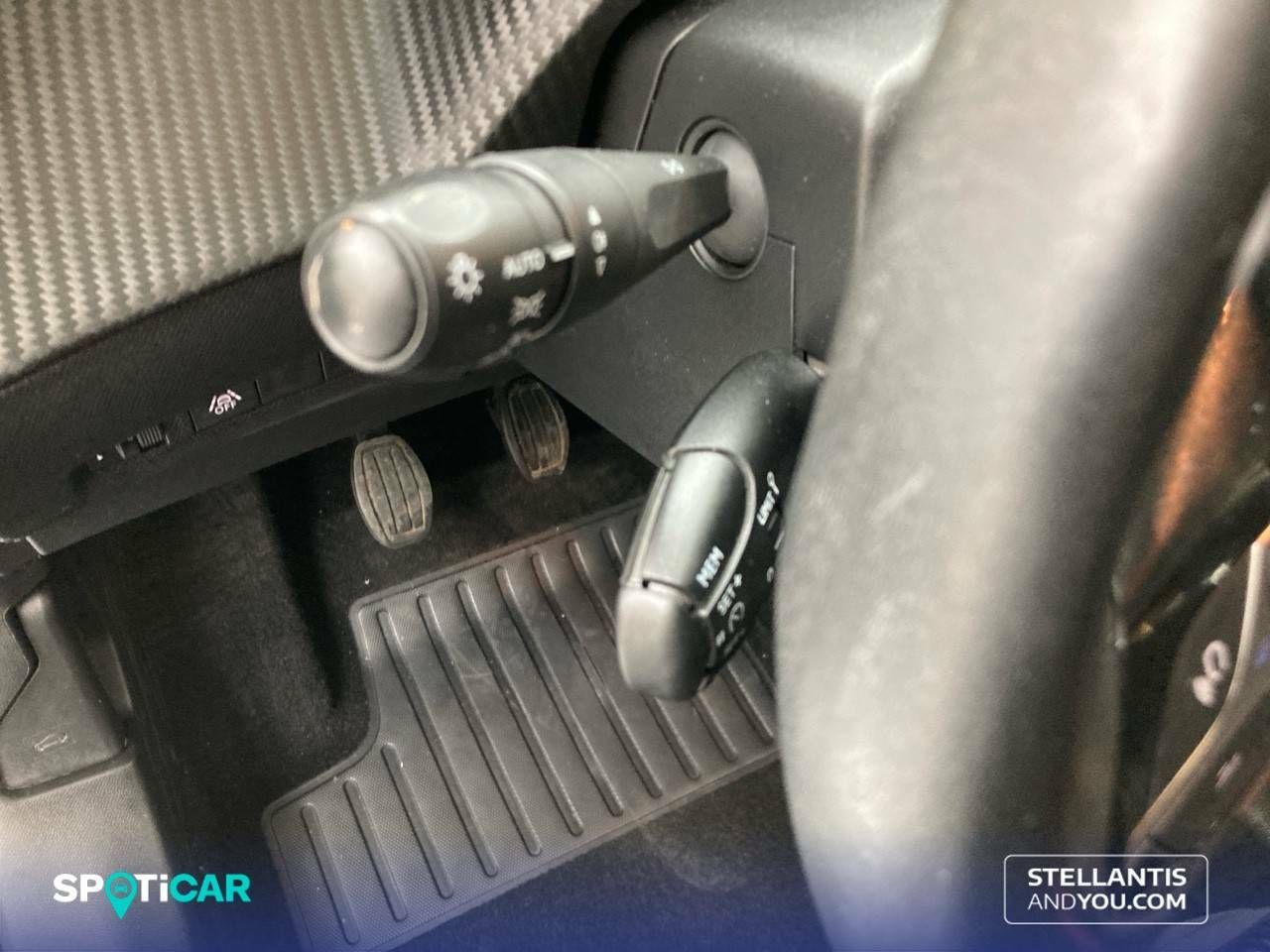 Foto Peugeot 208 14