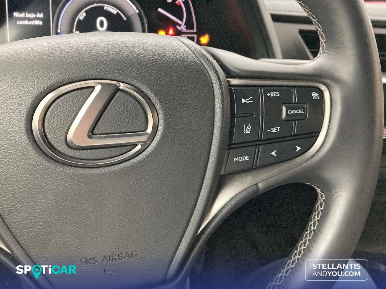 Foto Lexus UX 15