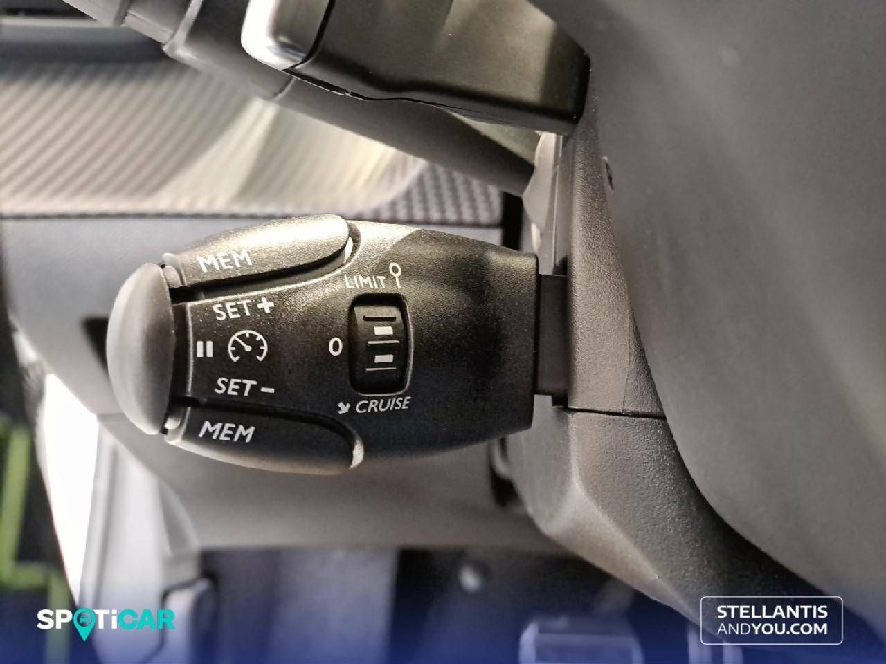 Foto Peugeot 208 16