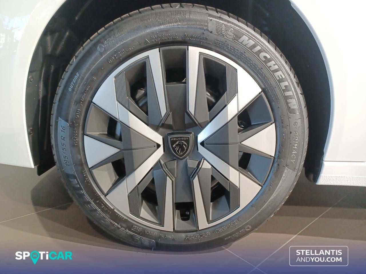 Foto Peugeot 208 11