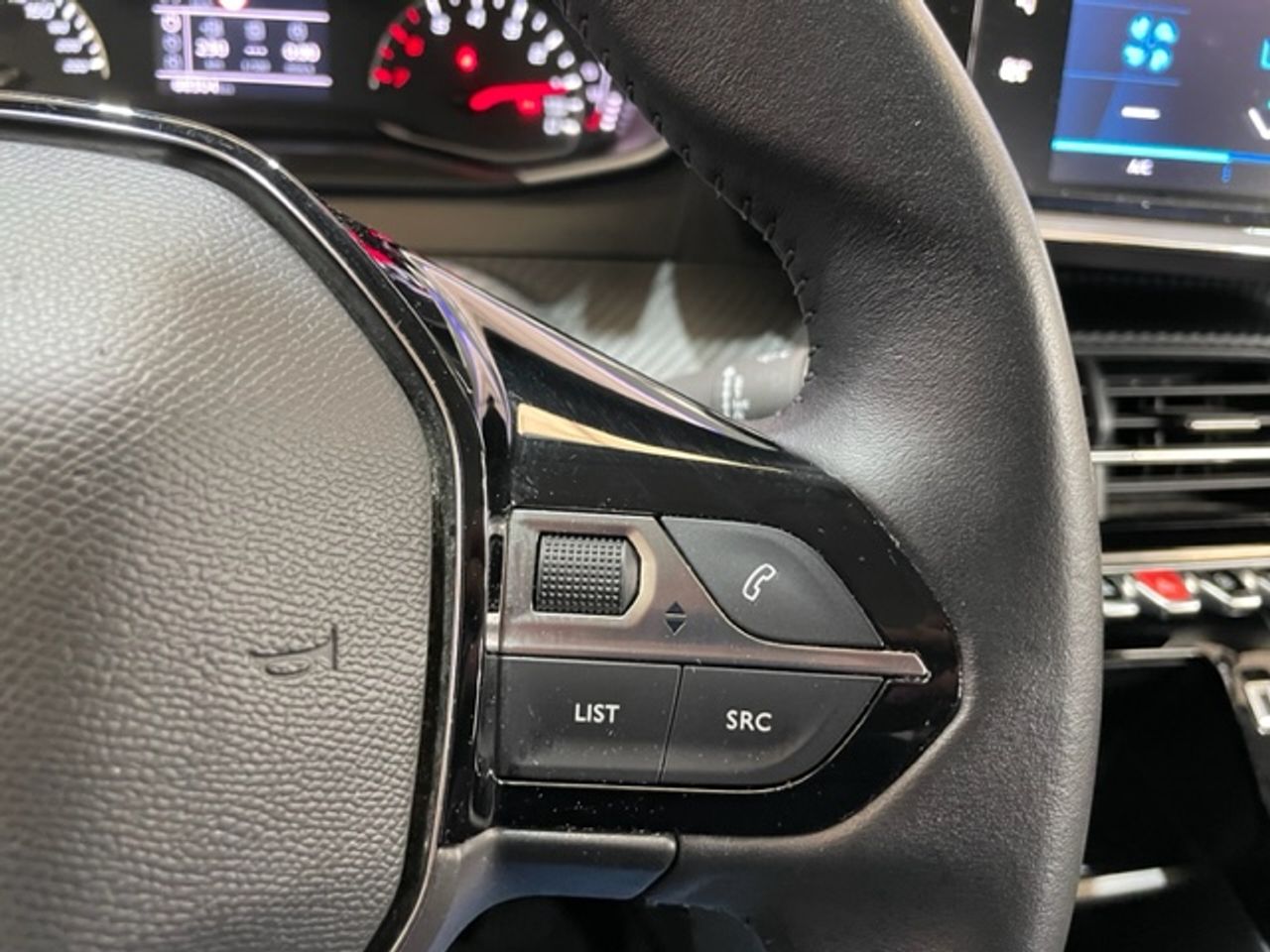 Foto Peugeot 2008 11