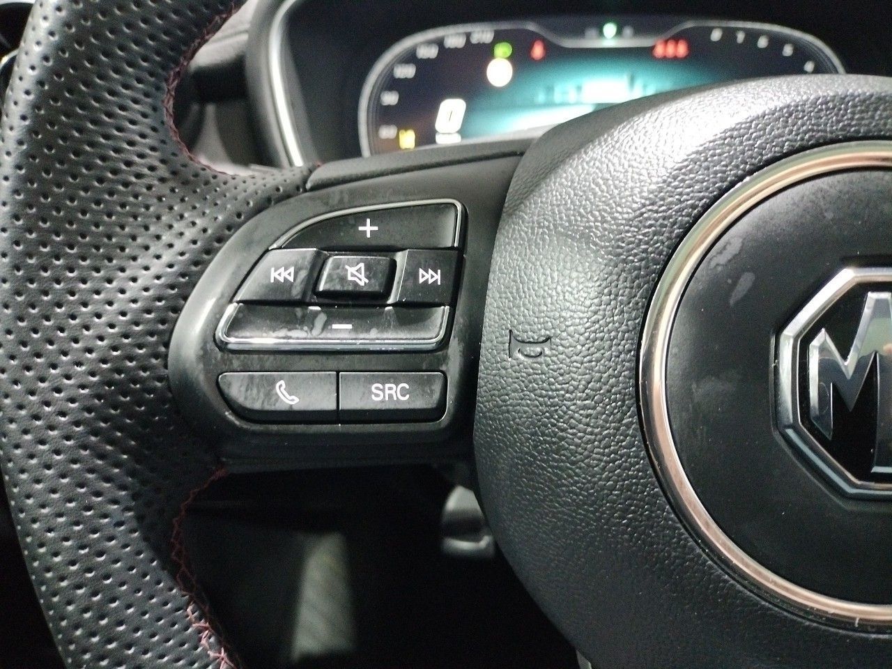 Foto MG HS 11