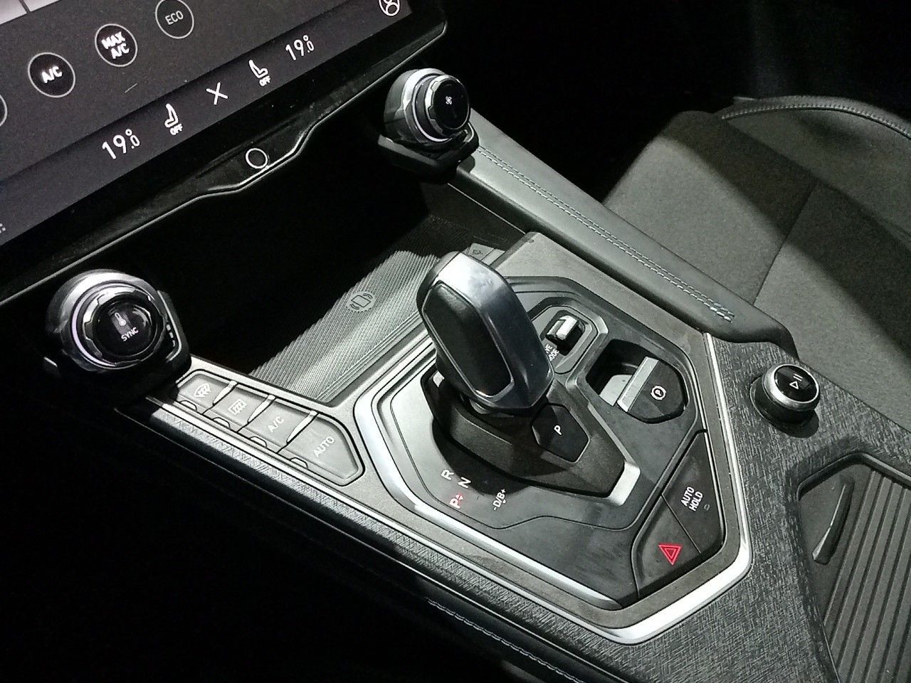 Foto LYNK&CO 01 13