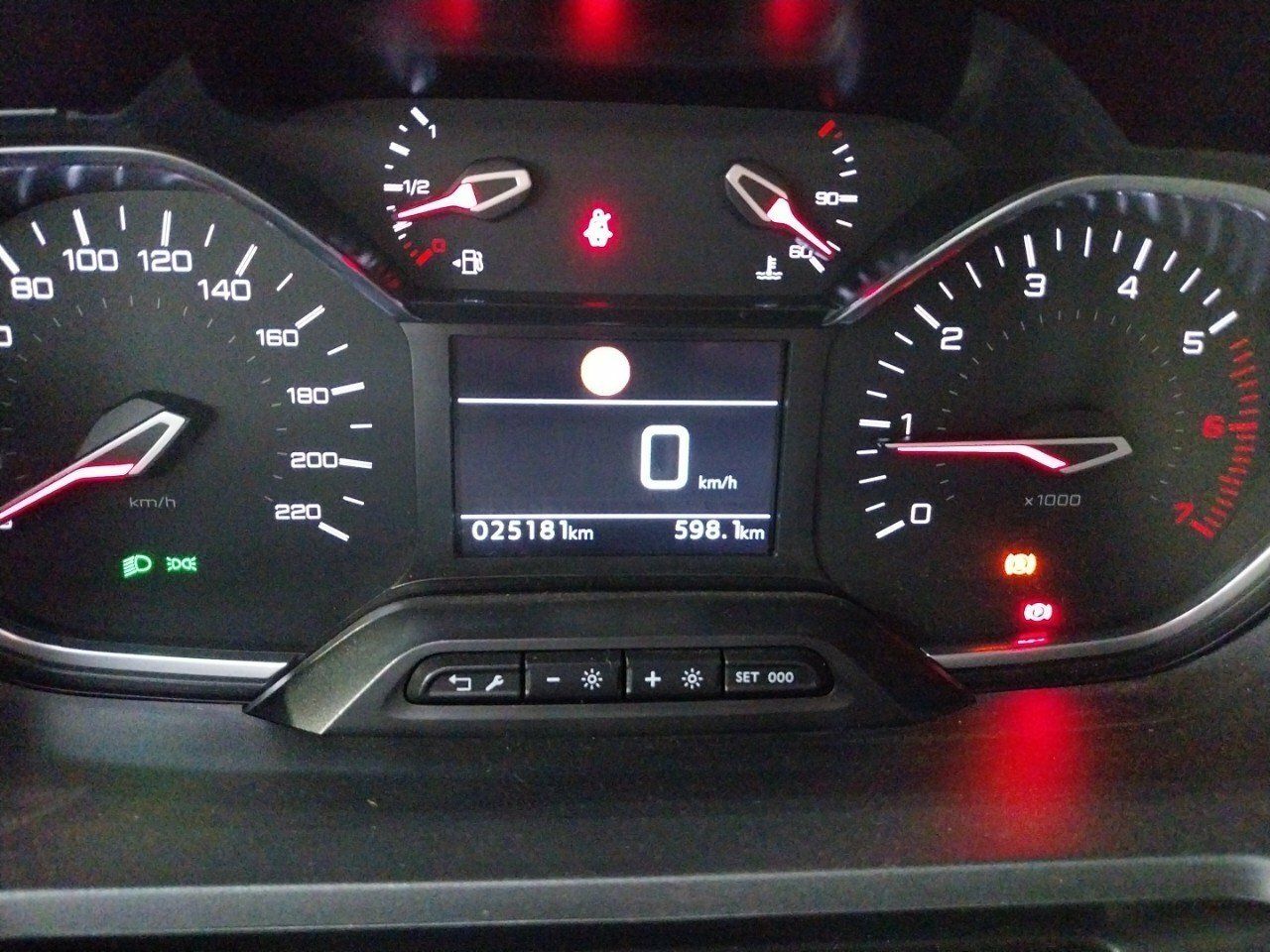 Foto Peugeot Rifter 8