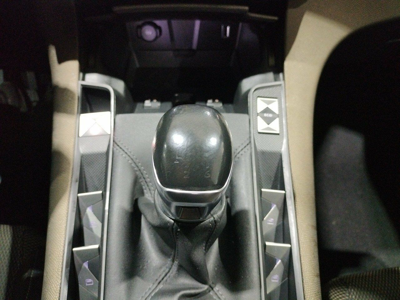 Foto DS Automobiles DS 7 17