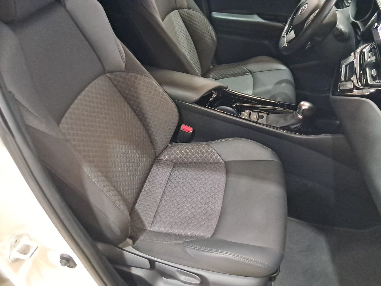 Foto Toyota C-HR 9